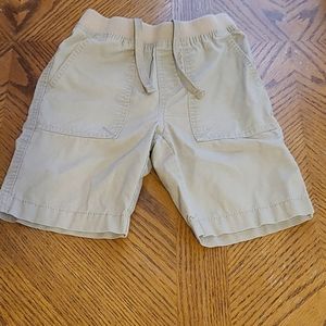 Bundle and save 🦄Boys Khaki shorts!